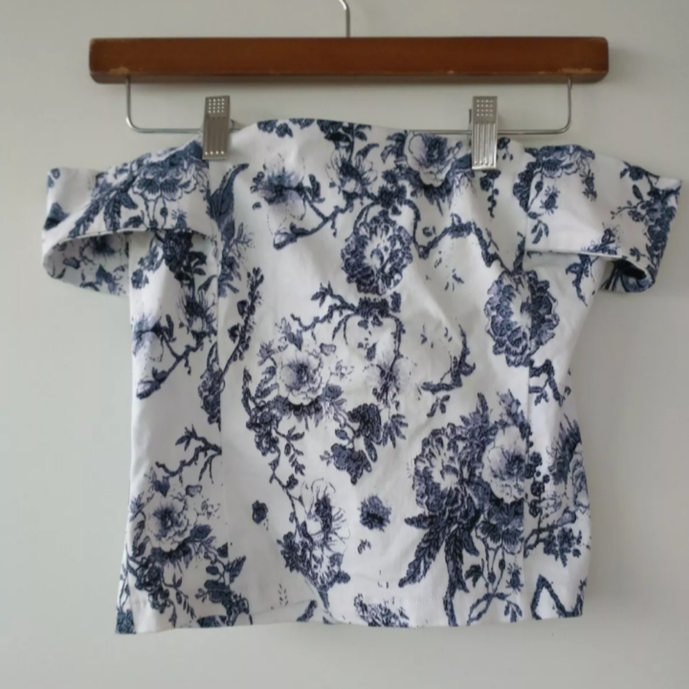 Alythea Cropped Floral Off Shoulder Top Blue White